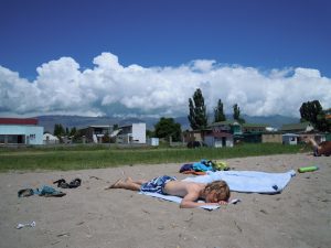 Issuk Kul Tamchy Kirgistan mit Kindern by Birgit Strauch Shiatsu & ThetaHealing