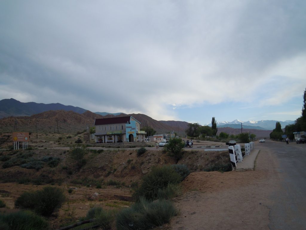 Kirgistan, Backpacking mit Kindern (8/11) Kaji Say / кажы сай: Baden am