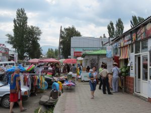 Markt in Karakol Turkestan Yurt Camp Kirgistan by Birgit Strauch Shiatsu ThetaHealing