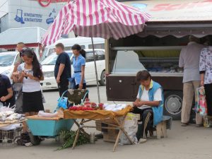 Markt in Karakol Turkestan Yurt Camp Kirgistan by Birgit Strauch Shiatsu ThetaHealing