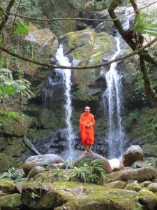 Bo Kluea Wasserfall Mönch Thailand by Birgit Strauch Shiatsu & Bewusstseinscoaching