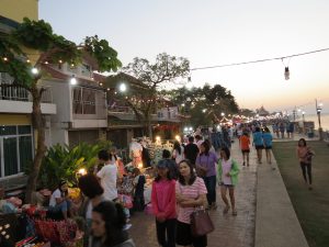 Nong Khai Nachtmarkt Mekong Thailand Reisebericht by Birgit Strauch Bewusstseinscoaching