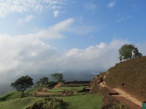 Wolkenmädchen Löwenpranken Sigiriya Fels Sri Lanka by Birgit Strauch Shiatsu & ThetaHealing