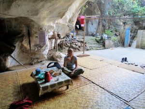 Höhle Mönch Nyaung Shwe Inle Lake Myanmar by Birgit Strauch Shiatsu & Bewusstseinscoaching