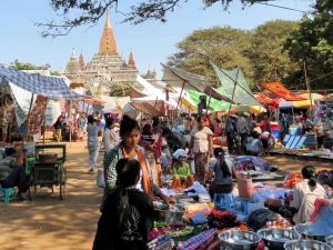 Markt Radtour Bagan by Birgit Strauch Shiatsu & Bewusstseinscoaching