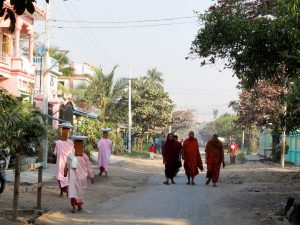 Hotel Golden Mandalay Nonnen Burma by Birgit Strauch Bewusstwandlerin Bewusstseinscoaching