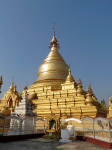 Kuthodaw Pagode Mandalay Burma by Birgit Strauch Bewusstwandlerin Bewusstseinscoaching