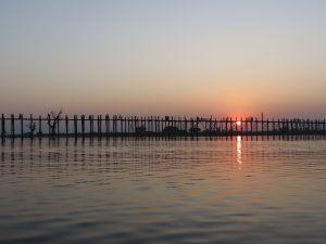 U Bein Brücke Boot Sonnenuntergang by Birgit Strauch Bewusstwandlerin Bewusstseinscoaching