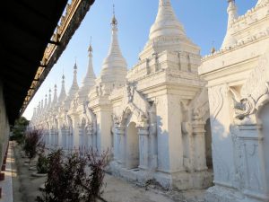 Kuthodaw Pagode Mandalay by Birgit Strauch Bewusstseinscoaching & Shiatsu