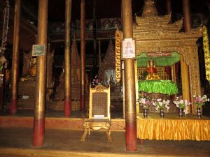 Nga Phe Kyaung Kloster springende Katzen Myanmar by Birgit Strauch Shiatsu & Bewusstseinscoaching