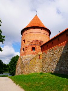 Dacia Dokker Minicamper Tour zur Wasserburg in Trakai in Litauen by Birgit Strauch