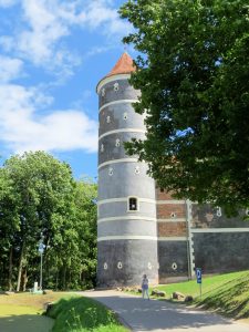 Dacia Dokker Minicamper Tour zum Schloss Pilis in Litauen by Birgit Strauch