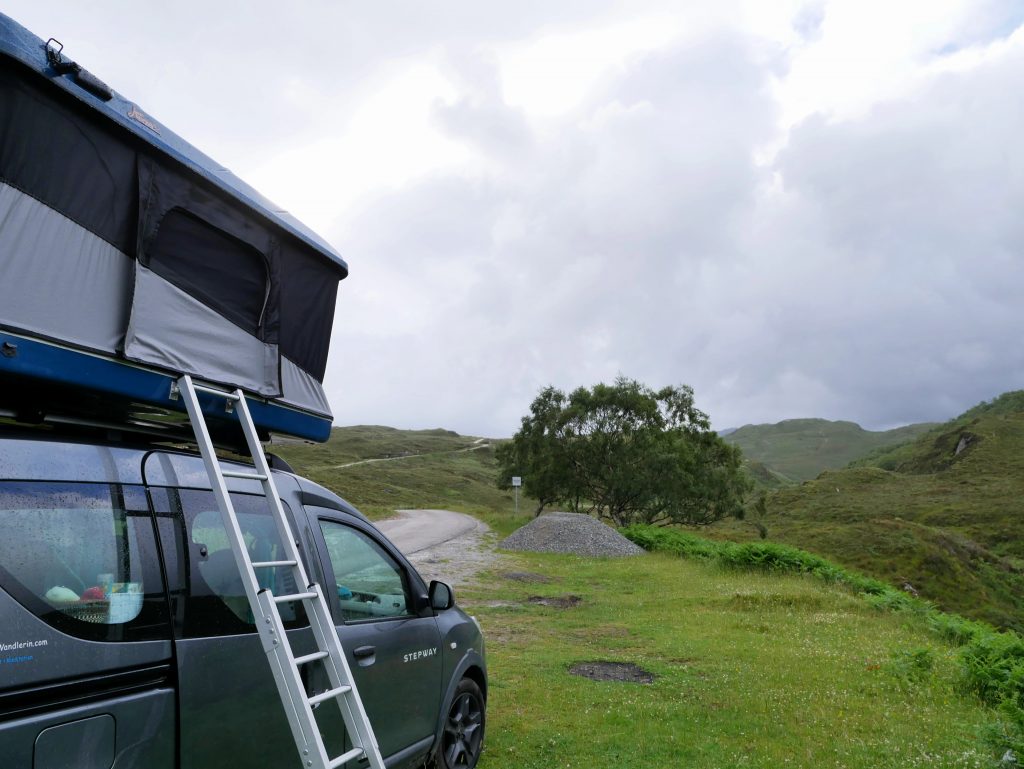 Dokker Camper in den Highlands by Birgit Strauch